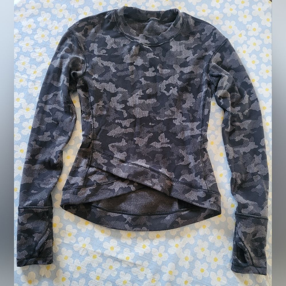 Lululemon Size 0 Close To Crossing Grey Camo Long Sleeve Top
